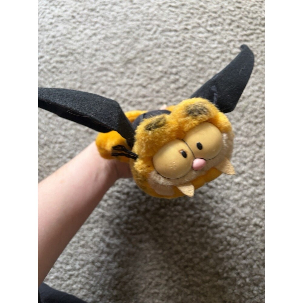 Vintage 1978 Garfield Dracula Bat Window Cling Plush Dakin